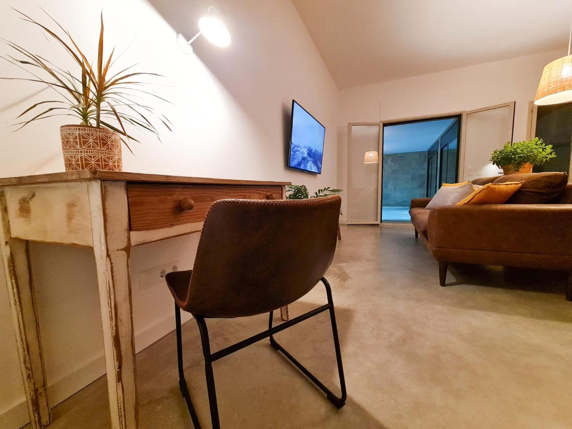 フィゲラスLoft Con Piscina Climatizada De Agua Salada Y Parking En El Centro De Figueresアパートメント エクステリア 写真