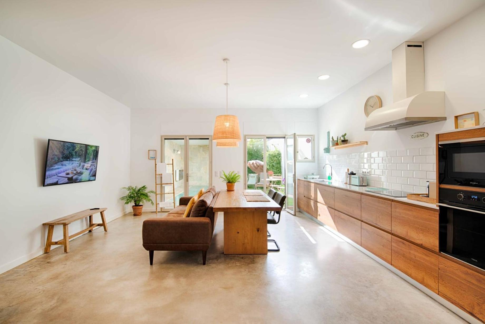 フィゲラスLoft Con Piscina Climatizada De Agua Salada Y Parking En El Centro De Figueresアパートメント エクステリア 写真