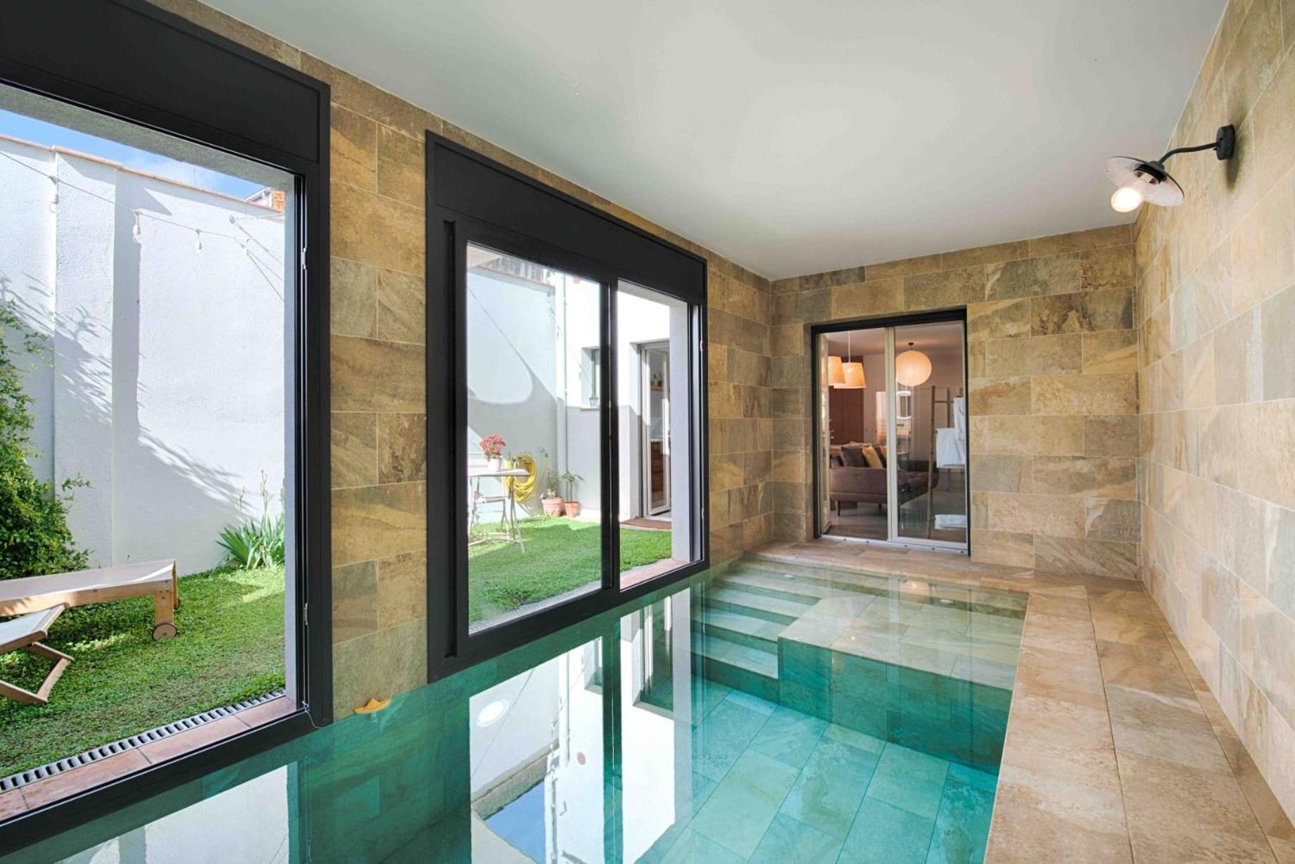 フィゲラスLoft Con Piscina Climatizada De Agua Salada Y Parking En El Centro De Figueresアパートメント エクステリア 写真